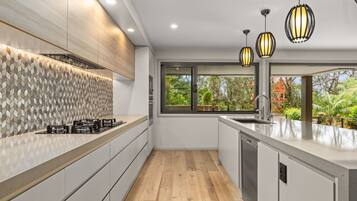 Fridge, microwave, oven, stovetop