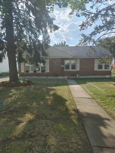 Cozy Home in Historic Hinsdale IL 30 minutes from Downtown Chicago