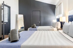 5 bedrooms, desk, iron/ironing board, travel crib