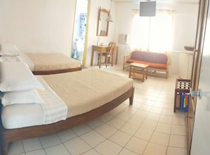 Basic Suite | Hypo-allergenic bedding, desk, laptop workspace, free WiFi - BACOLOD KING'S HOTEL (Bacolod)