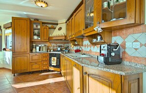 Geladeira, fogão, cooktop, lava-louças