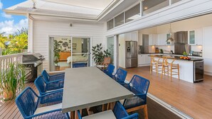 Outdoor dining - Casuarina Lux House - 4BR Pet-Friendly Beach House by uHoliday (Casuarina)