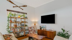 Smart TV, fireplace, books - Casuarina Lux House - 4BR Pet-Friendly Beach House by uHoliday (Casuarina)