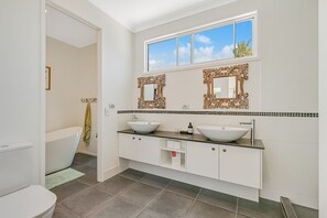 Bruser, hårtørrer, håndklæder