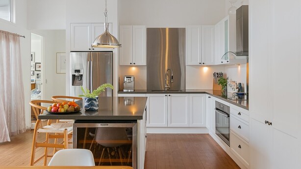 Coffee/tea maker, fridge, microwave, oven - Casuarina Lux House - 4BR Pet-Friendly Beach House by uHoliday (Casuarina)