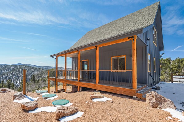 Exterior - The Great Divide (Divide)