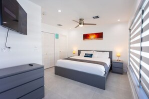 5 Schlafzimmer, Schreibtisch, Bügeleisen/Bügelbrett, Reisekinderbett