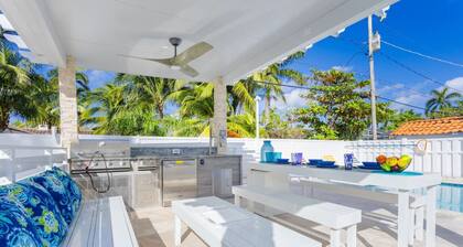 WALK to Hollywood Beach Spectacular 5BR/5BA Villa