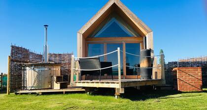 Lushna Mezzannine at Lee Wick Farm - 3 adults max or 2 adults & 3 kids