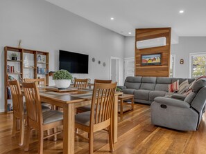Dining - LUXURY FAMILY HOME (Mallacoota)