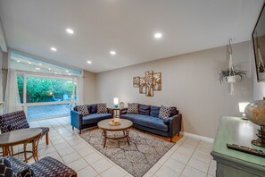 Interior - Heart of Old Town Scottsdale Heated Pool Winter Retreat! Firepit & Pet Friendly (Scottsdale)