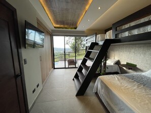 3 habitaciones, tabla de planchar con plancha, wifi y ropa de cama