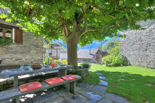 Rustico al platano 1 in Val Verzasca for 4, Frasco, Switzerland