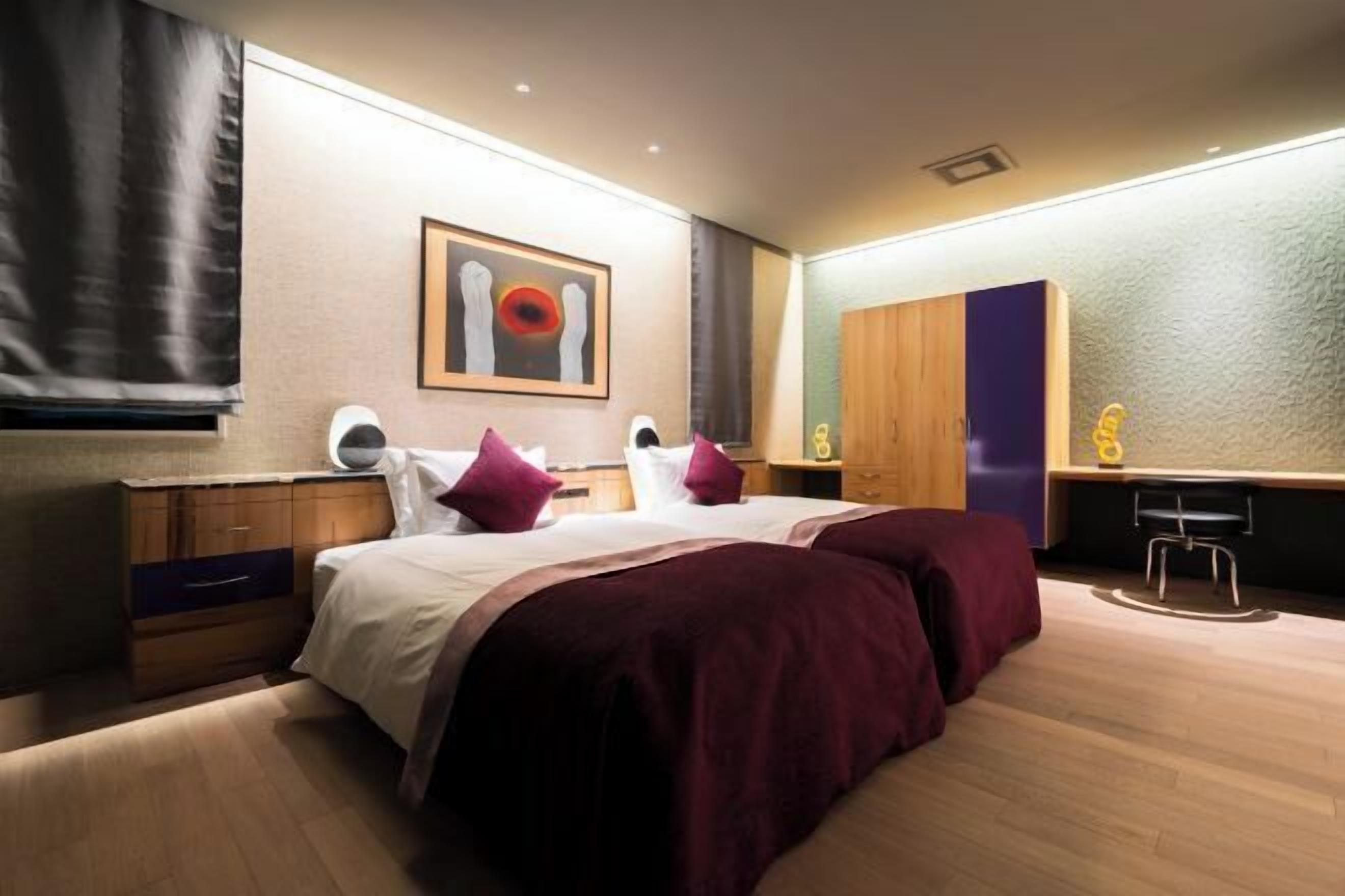 Premium bedding, minibar, in-room safe, free WiFi