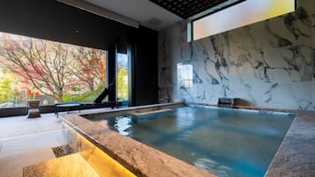 Premier Suite | Bathroom | Separate tub and shower, spring water tub, rainfall showerhead