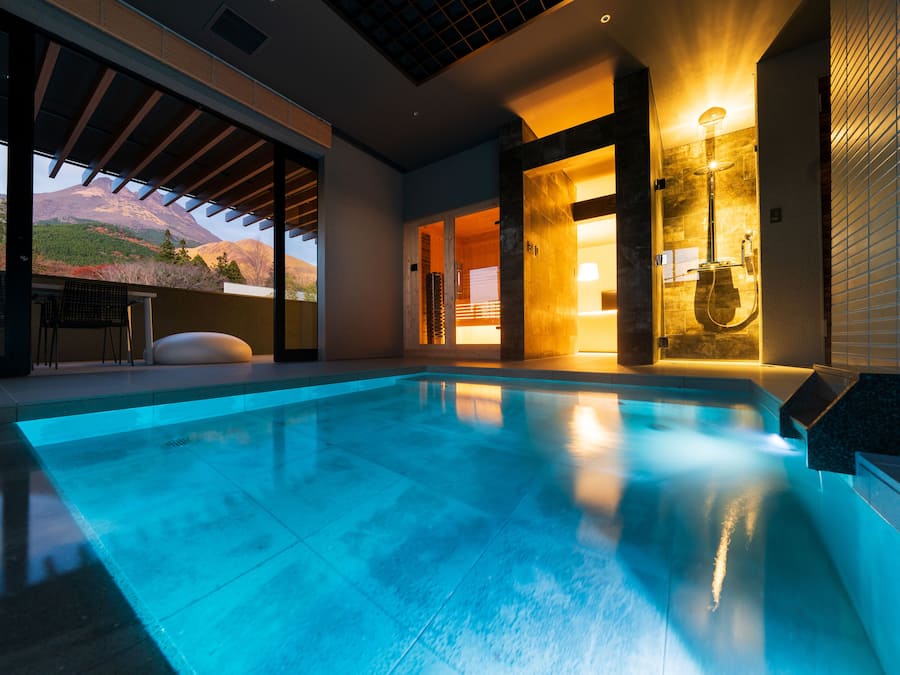 Royal Suite | Bathroom | Separate tub and shower, spring water tub, rainfall showerhead