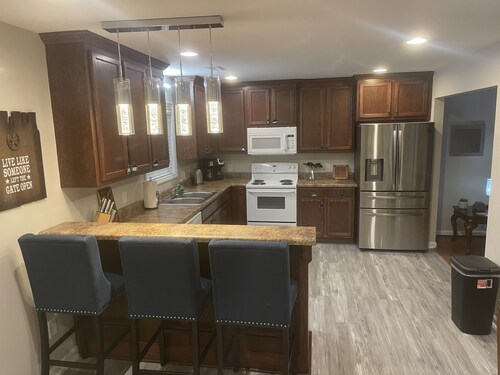 Comfy Country Home w/ 3 KING Beds! 