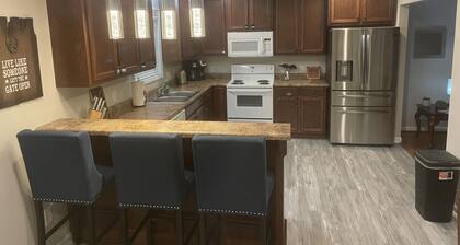 Comfy Country Home w/ 3 KING Beds!