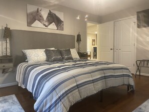 3 habitaciones, tabla de planchar con plancha, wifi y ropa de cama 