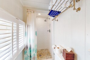 Hair dryer, towels - Canal-front home near Shell Beach with access to bay & deck (Sarasota)