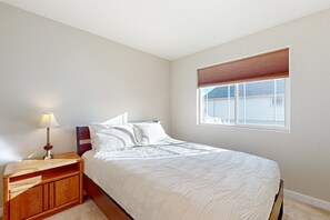 3 bedrooms, desk, iron/ironing board, WiFi