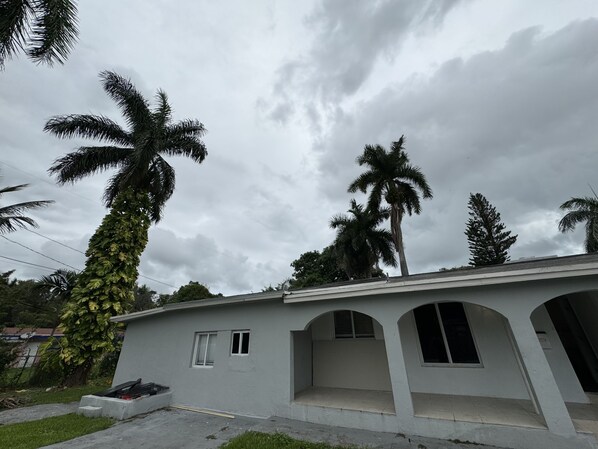 Exterior - Villa by Eco-shared (Miami)