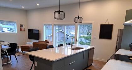 Licensed: New build carriage house close to hiking, biking, beaches and wineries