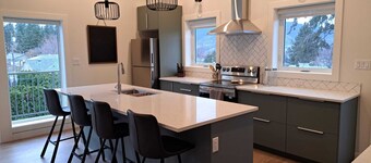 Licensed: New build carriage house close to hiking, biking, beaches and wineries