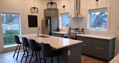 Licensed: New build carriage house close to hiking, biking, beaches and wineries