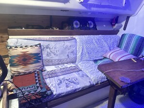 Interior - Cozy good vibes boat experience in Marina Del Rey. Perfect location in safe area (Marina del Rey)