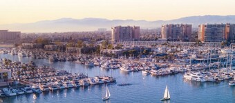 Cozy good vibes boat experience in Marina Del Rey. Perfect location in safe area
