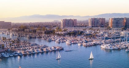 Cozy good vibes boat experience in Marina Del Rey. Perfect location in safe area