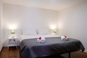 Iron/ironing board, Internet, bed sheets