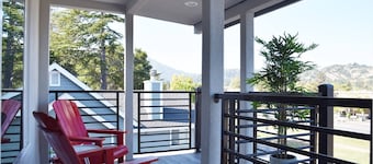 NEW Colorful + Spacious 3BD/2BA Home in the â€ïžof Mill Valley
- Fully remodeled