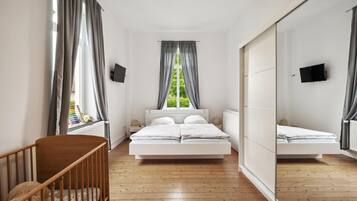 3 bedrooms, travel crib, free WiFi, bed sheets