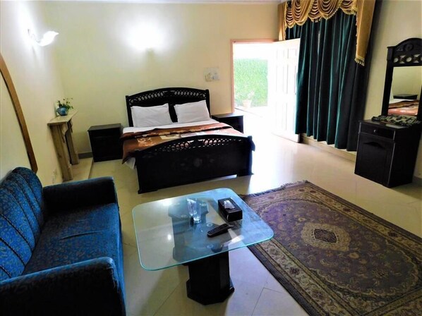 Standard Room | Free WiFi - Milton Guest House (Islamabad)