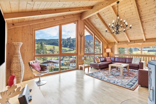 Chalet 'Skiblickhaus' with Mountain View, Private Terrace and Wi-Fi