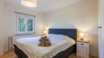 2 bedrooms, WiFi, bed sheets