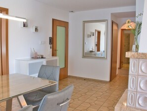 Dining - Apartment 'Seerose' with Shared Garden, Balcony and Wi-Fi (Überlingen)
