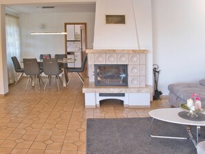 Interior - Apartment 'Seerose' with Shared Garden, Balcony and Wi-Fi (Überlingen)