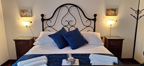 Double or Twin Room | Desk, laptop workspace, free WiFi, bed sheets - L'Antica Sosta (Corciano)