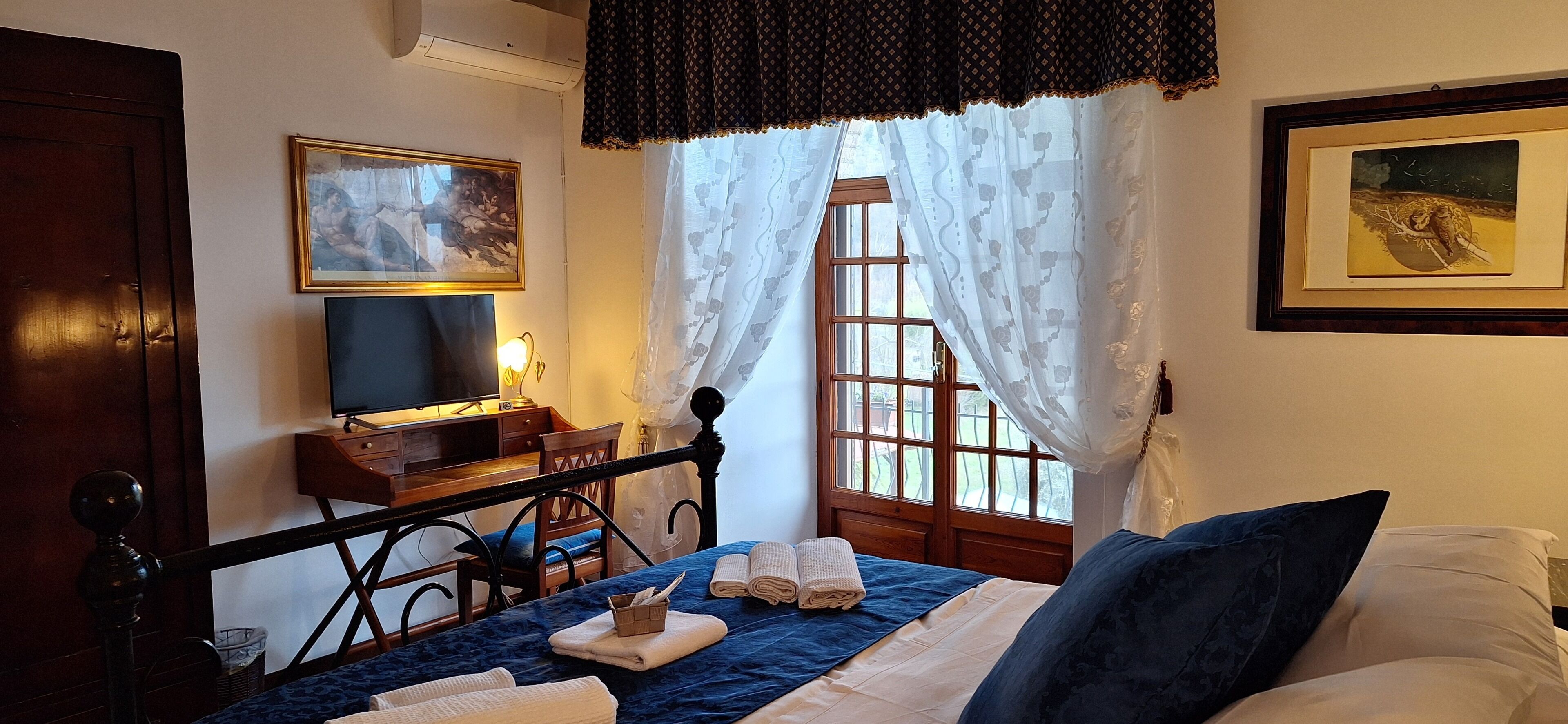 Zimmer | Schreibtisch, laptopgeeigneter Arbeitsplatz, kostenloses WLAN