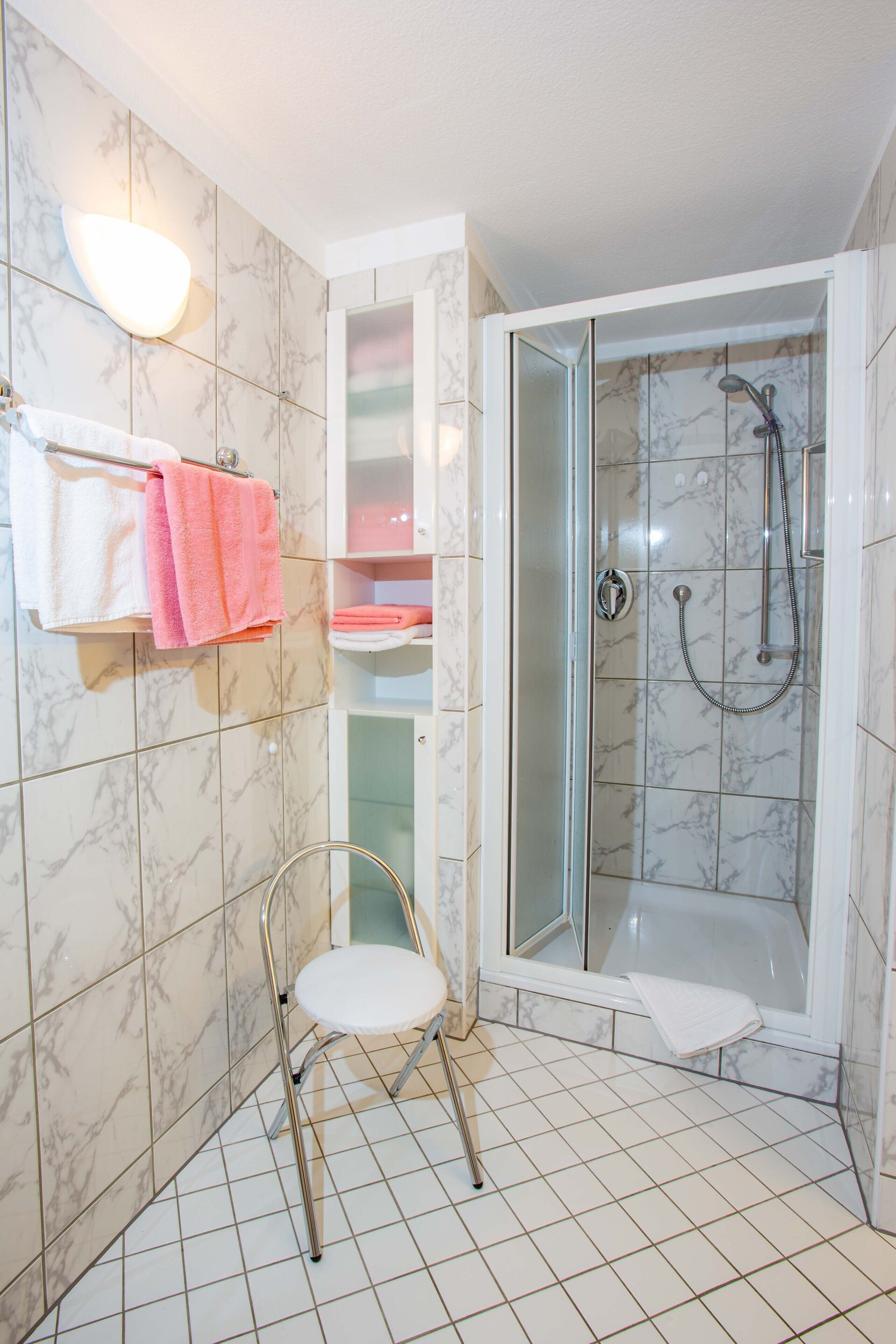 Dusche, Haartrockner, Handtücher