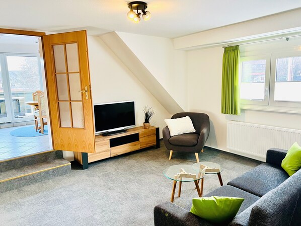 TV, ping pong, stereo