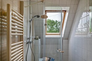 Douche, serviettes fournies