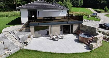 Chalet 'Ferienchalet Schneiders' with Private Terrace, Private Garden and Wi-Fi