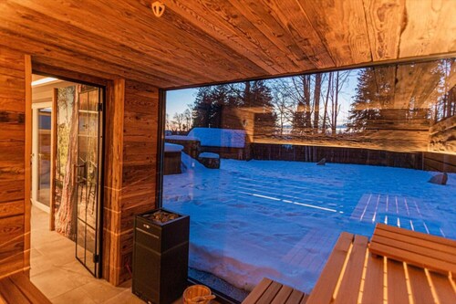 Chalet 'Ferienchalet Schneiders' with Private Terrace, Private Garden and Wi-Fi