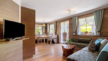 TV, tavolo da ping pong