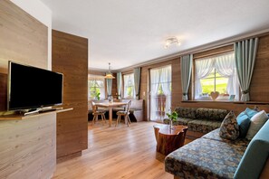 TV, ping pong - Holiday apartment 1 "Talblick", 65sqm, 2 bedrooms, max. 5 people (Freiamt)