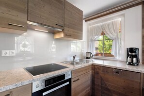 Réfrigérateur, four, plaque de cuisson, lave-vaisselle
